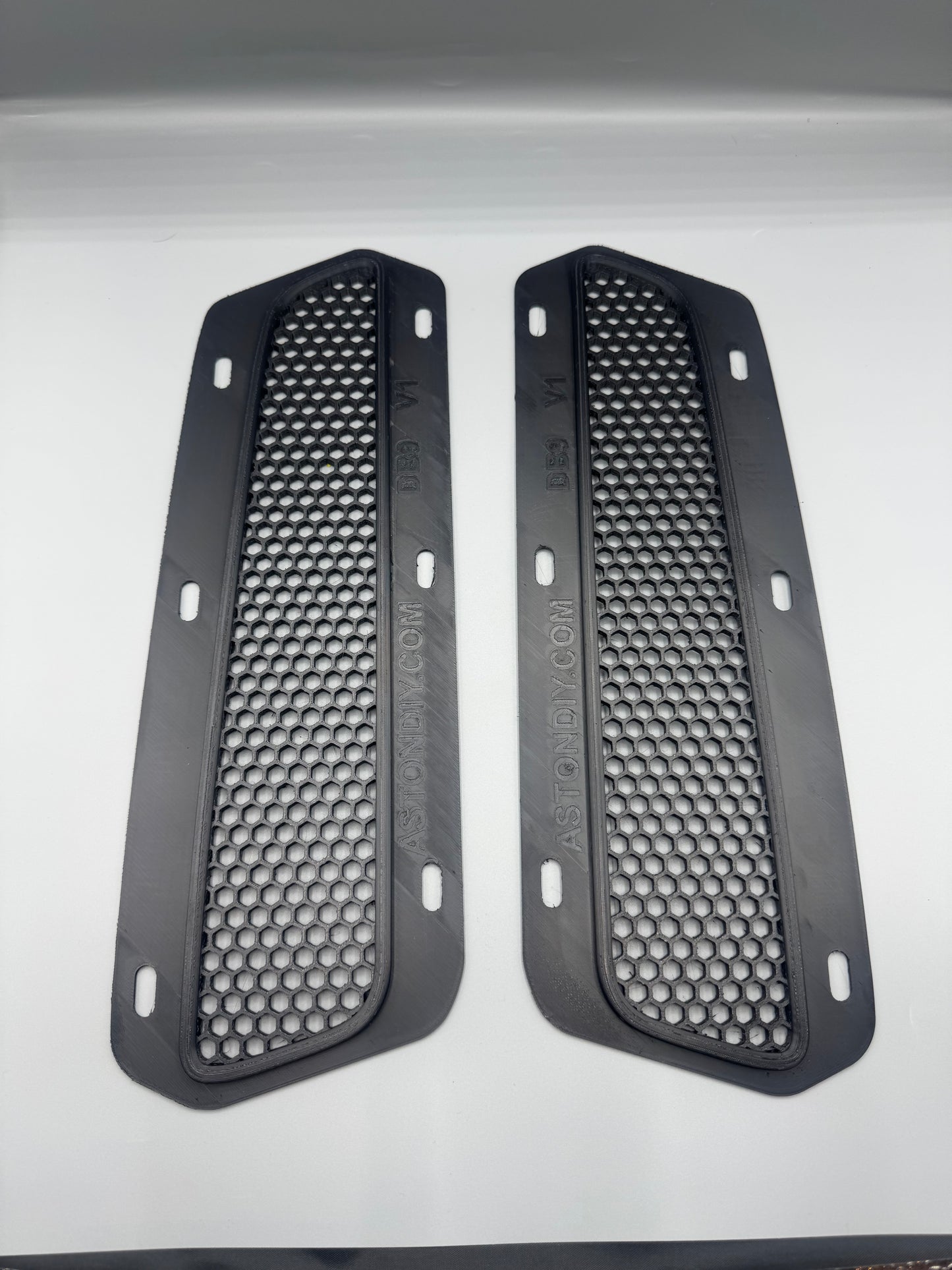 Aston Martin DB9 honeycomb bonnet vent set